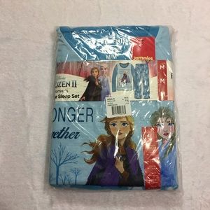 NWT Women’s Disney frozen pajamas